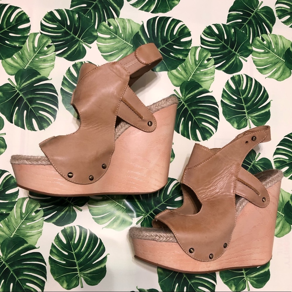 Max Studio Nude Wedge size 9